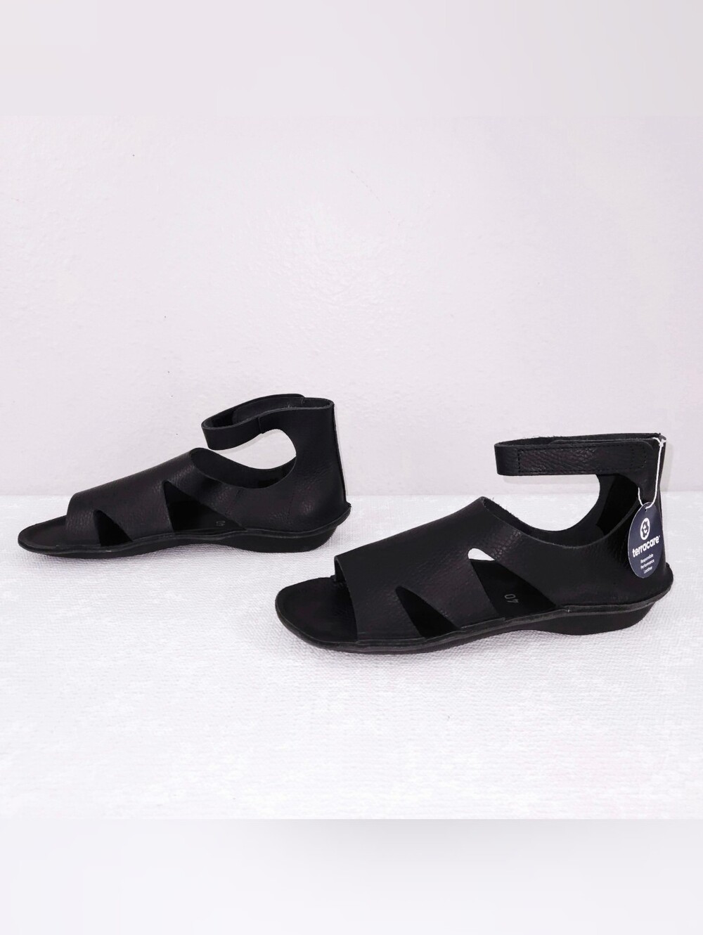 New! Loints Of Holland Jazmin Sandals Black Cut Out Leather Flats US 9